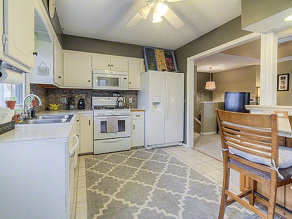 4th image of 4028 E Ave
