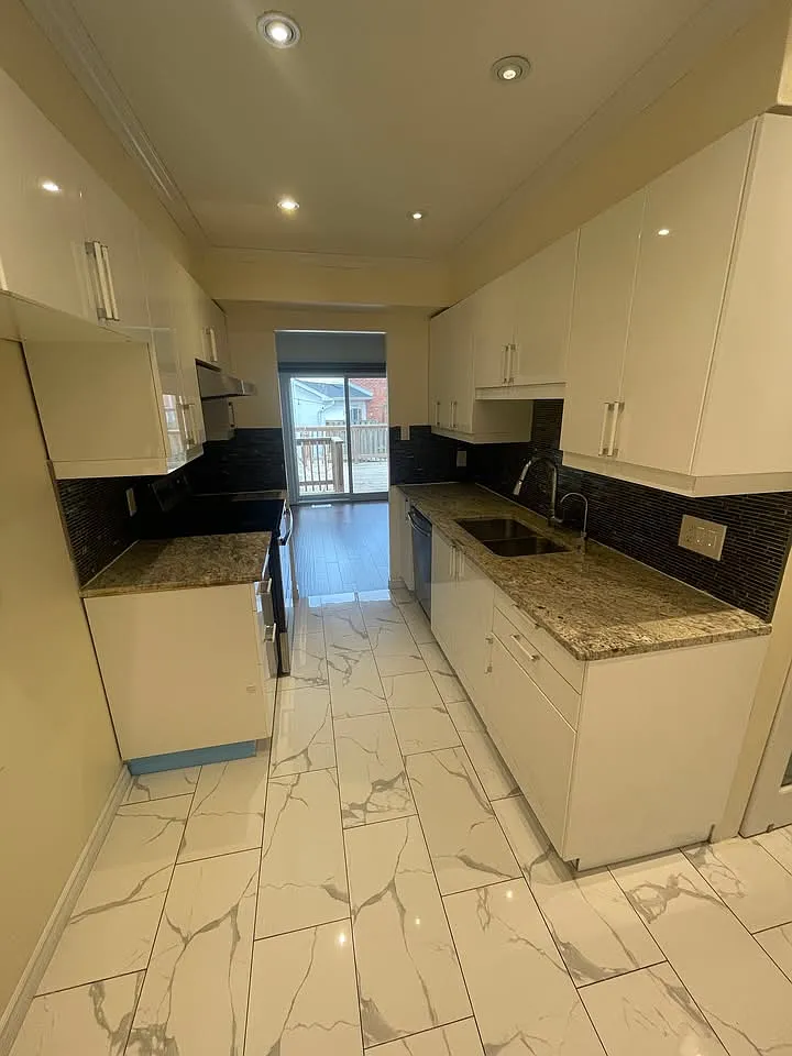 Building Photo - 407 Keats Way #3