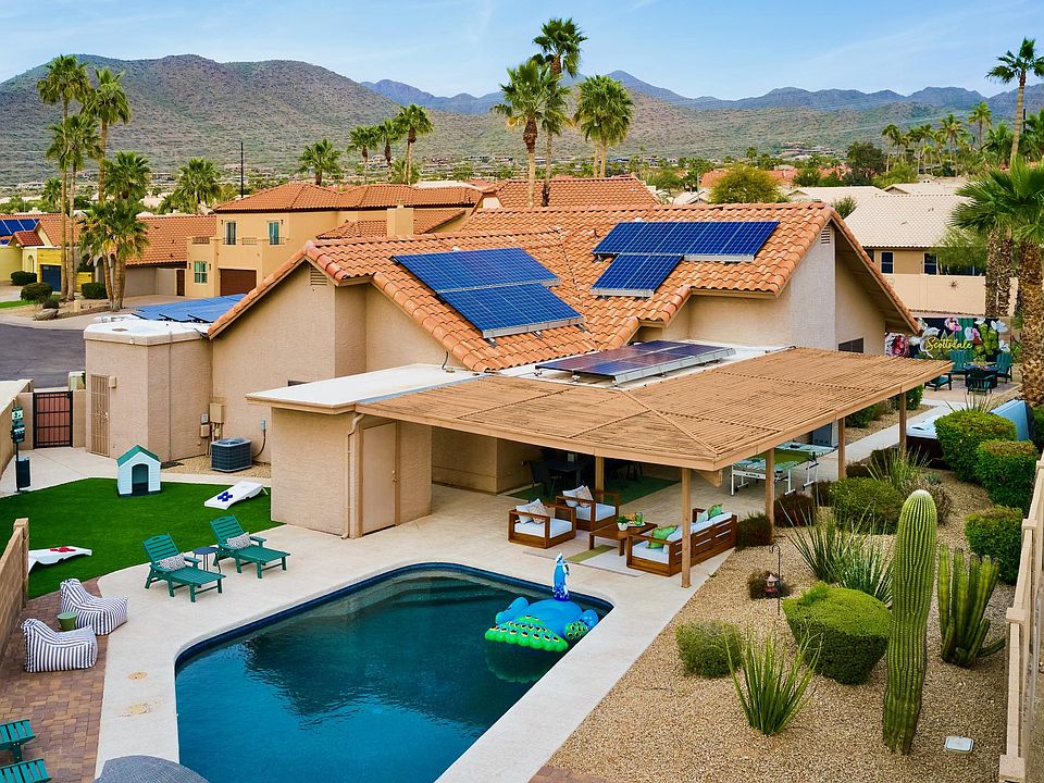 Resort-Like Backyard: Heated Pool, HotTub, FirePit, Grassy area++