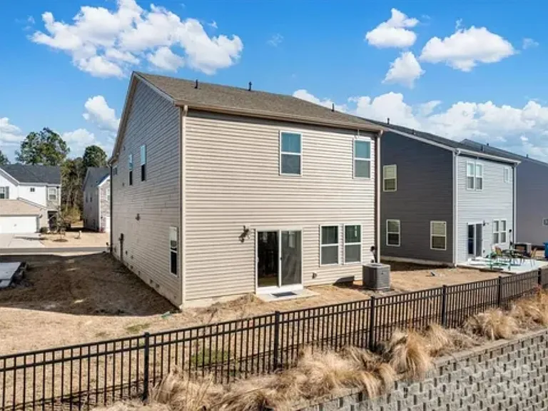 571 Palmarosa St #130 — Photo 12