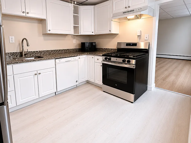 61 N Linwood Ave #1B — Photo 3