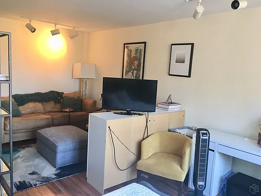 Rented by Halstead Real Estate | media 20