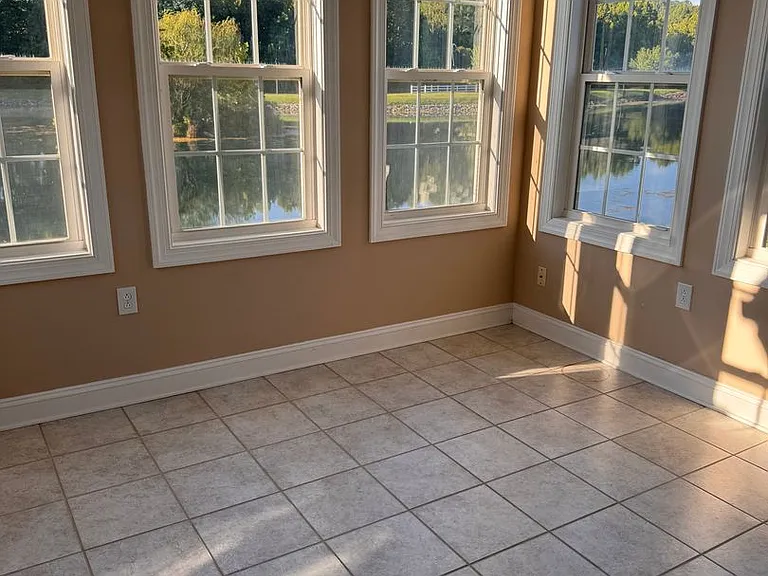 10 Shoreline Dr — Photo 5