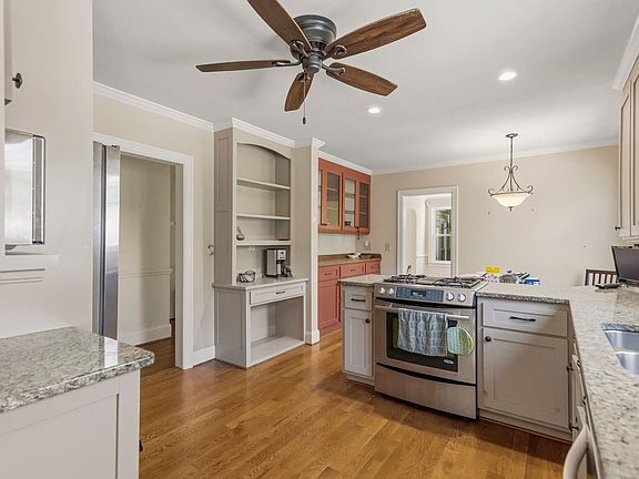 5th image of 227 Cureton St