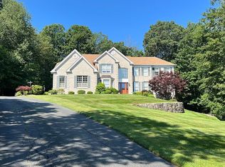 4 Bridle Ridge Dr, North Grafton, MA 01536