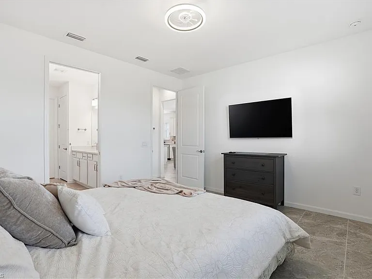 1645 Serena Ave — Photo 17
