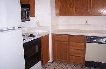 4th image of 569 East St