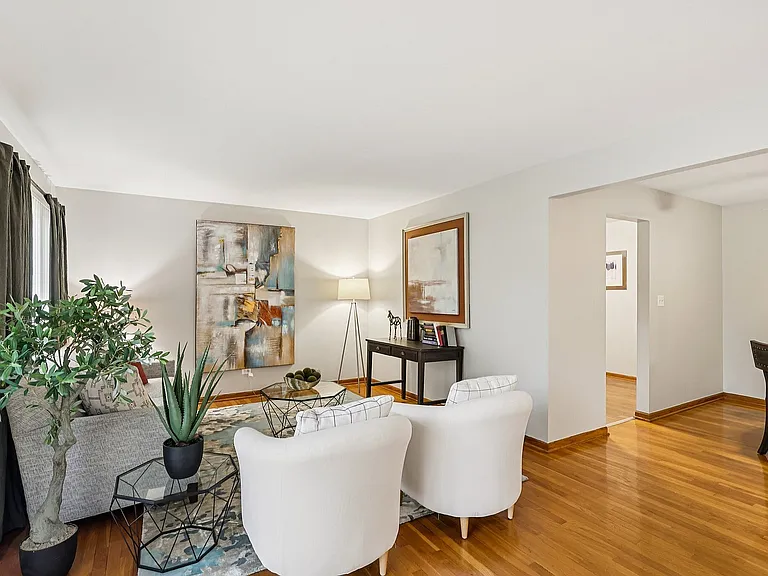 5-web-or-mls-Kennedy Dr-S0611-005