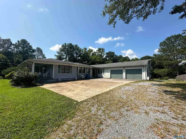 26 Hickory Cir, Union Grove, AL 35175