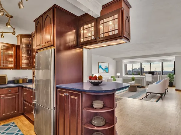 6 Whittier Pl APT 16R, Boston, MA 02114