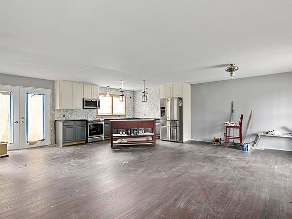 3rd image of 229 Meadow Dr NE