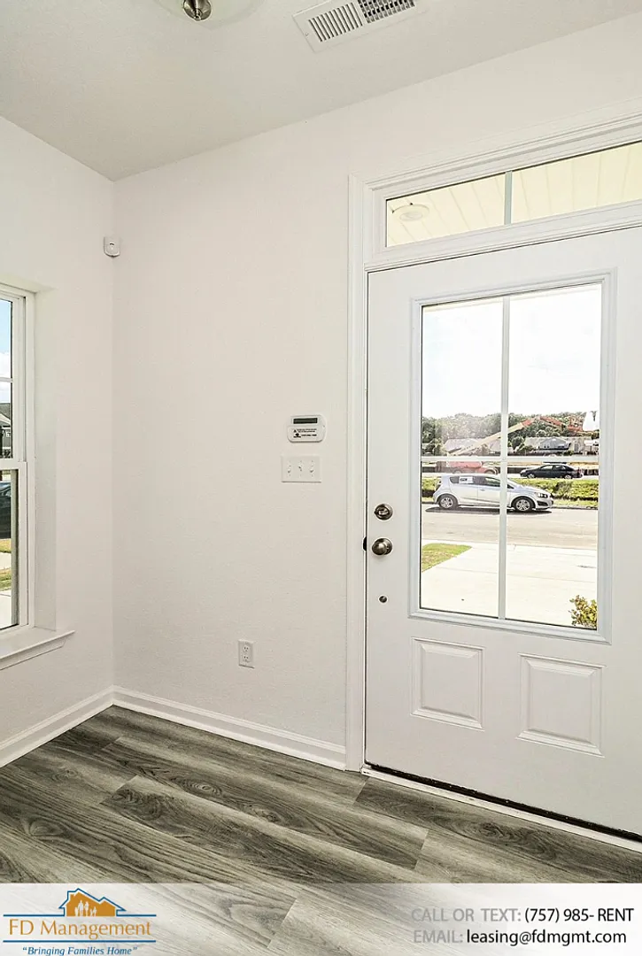 New 3 Bedroom 3.5 BA in Grafton School District! — Photo 2