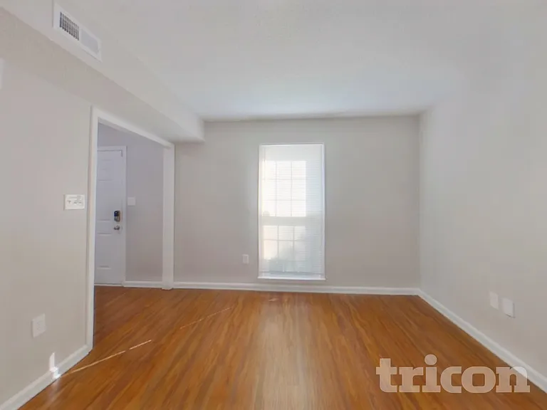 8339 Mission Hills Rd — Photo 2
