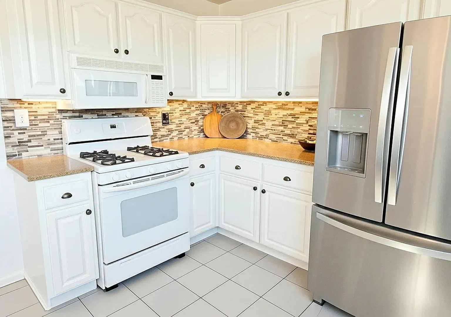 Eastmont 2/2 Home with Views Coming Soon! — Photo 3