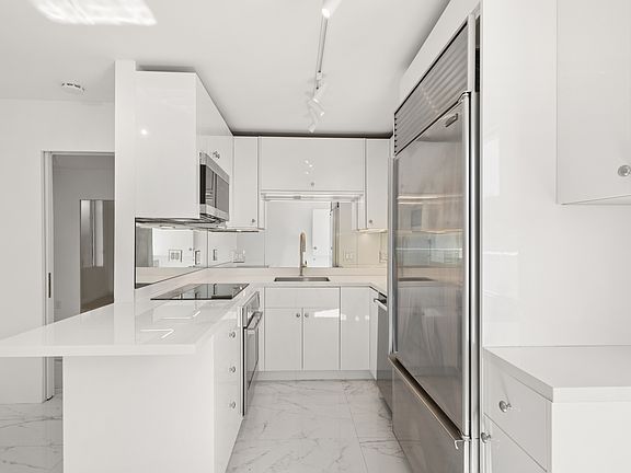3rd image of 705 E Balboa Blvd Suite A