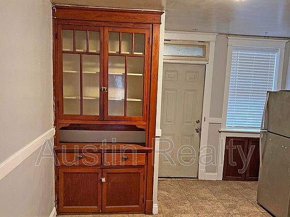 3rd image of 4230 Dewey Ave APT 1S
