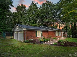 7 Galax Ln, Hendersonville, NC 28791