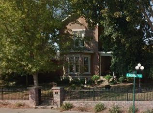 210 N Washington St, Mcleansboro, IL