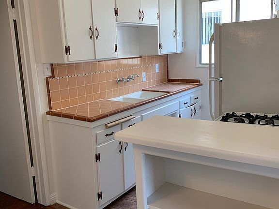 2nd image of 758 N Hudson Ave #11