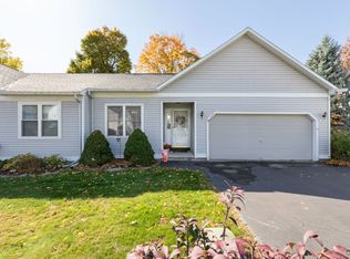 122 Timber Wolf Cir, Syracuse, NY 13209