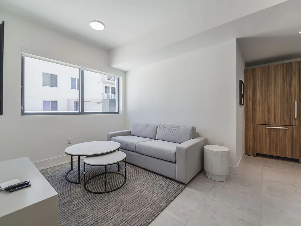 239 SW 9th St #11-ID1022321P