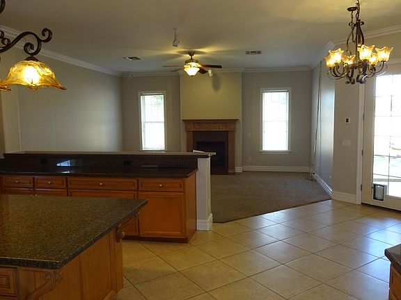 4th image of 1115 N Jamaica Ct