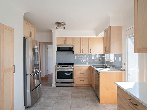 3rd image of 354 Foul Bay Rd