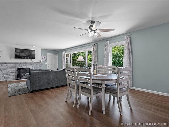 3rd image of 215 SE Rockwood Ave