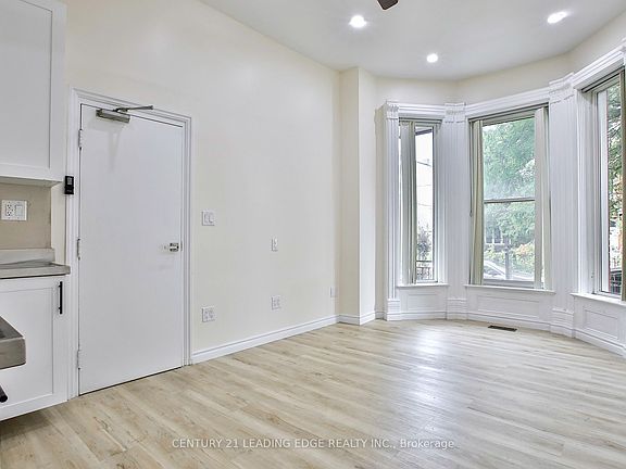 4th image of 9 Borden St