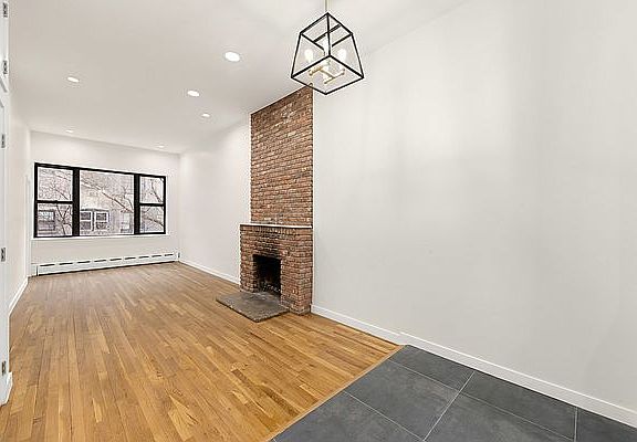 3rd image of 250 W 74th St APT 4