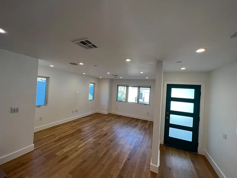 429 N Lomita St — Photo 8