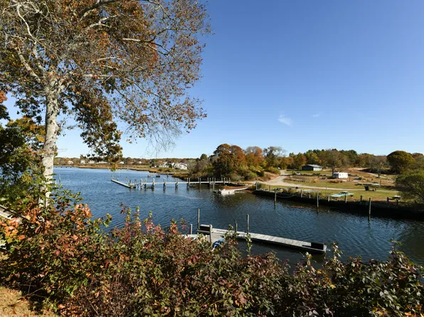 228 Wood Hill Rd, Narragansett, RI 02882