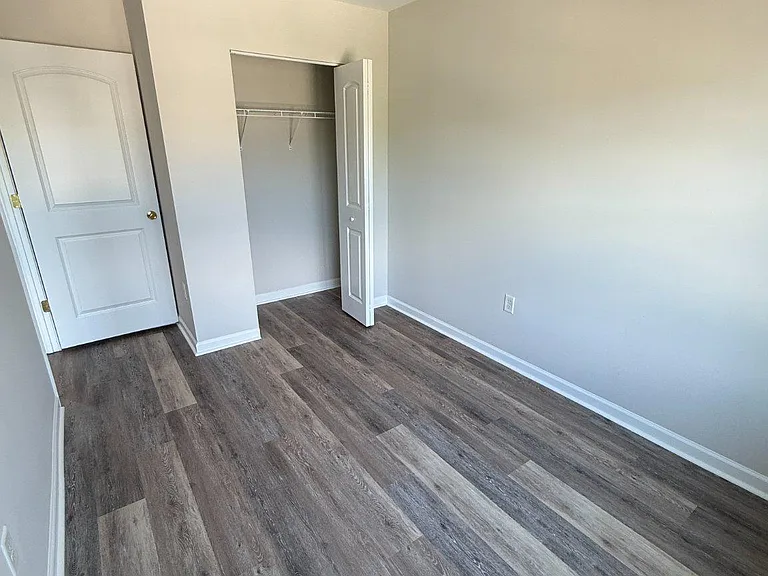 135 S Charlotte St — Photo 21