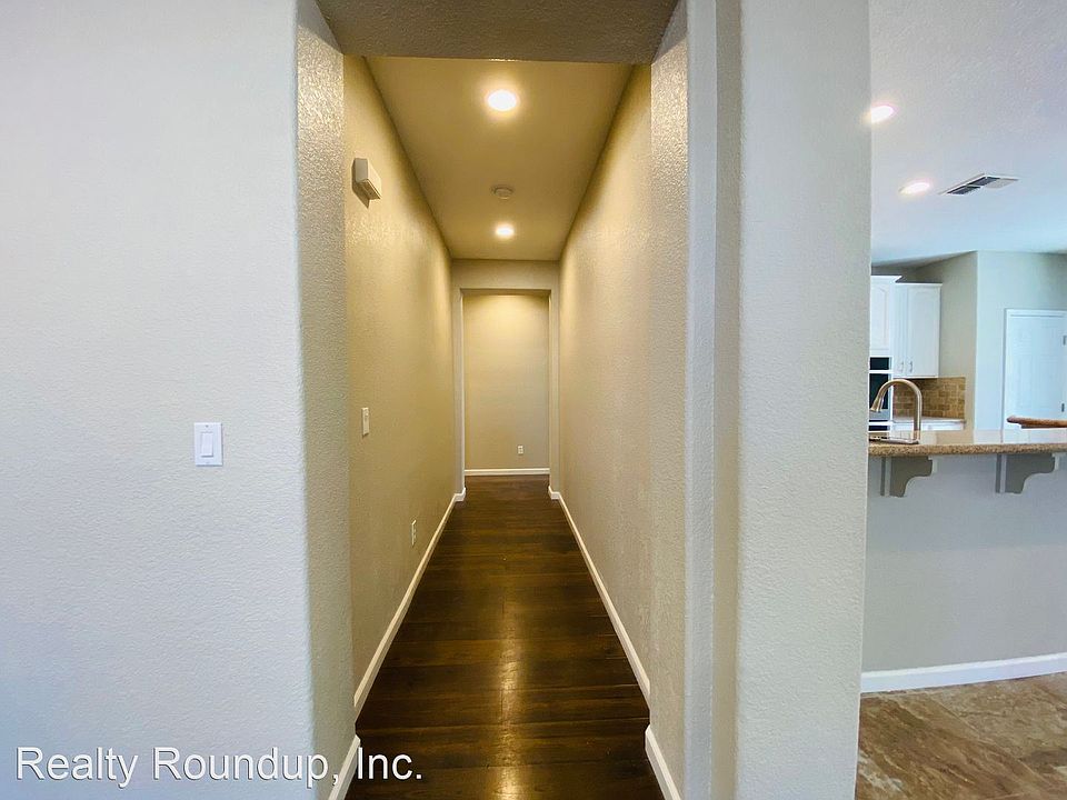 1st image of 1633 Bottlebrush Cir