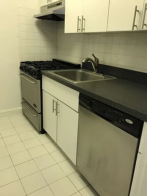 Rented by Metropolis Real Estate of Manhattan | media 5