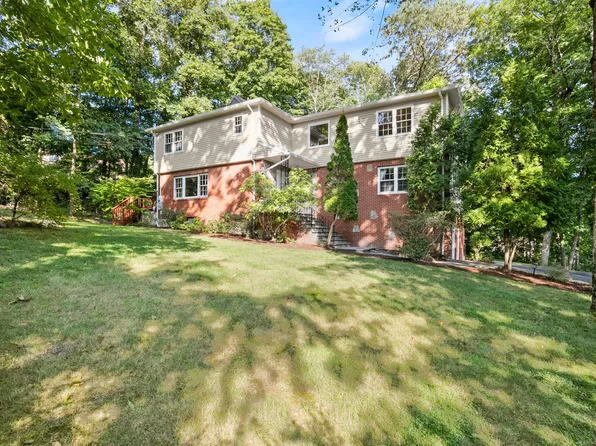 37 Heather Dr, Stamford, CT 06903