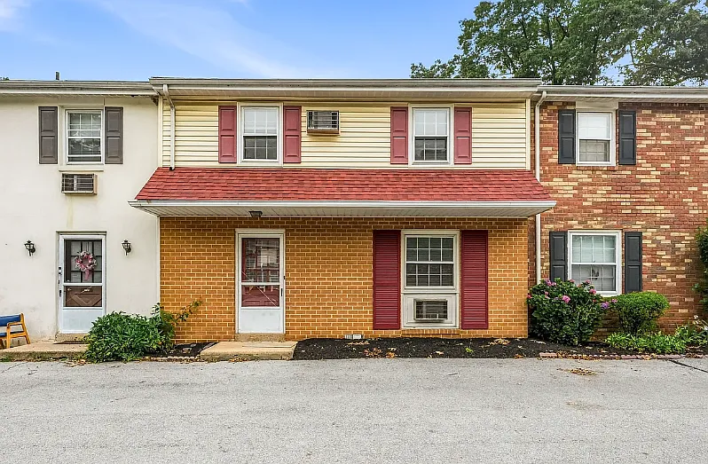 Hampshire Place Apartments — Photo 1
