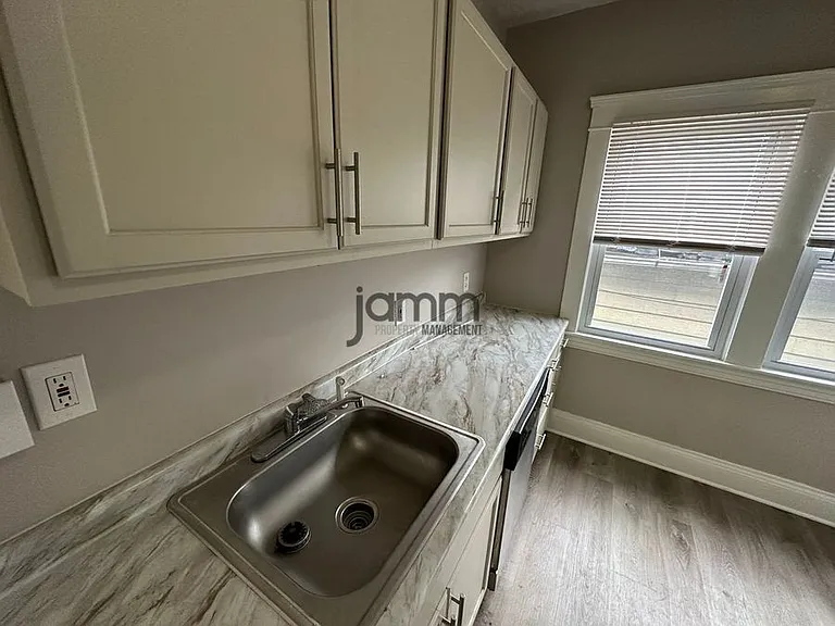 3026 Monroe Ave — Photo 5