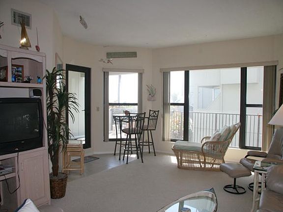3rd image of 2051 NE Ocean Blvd APT A13