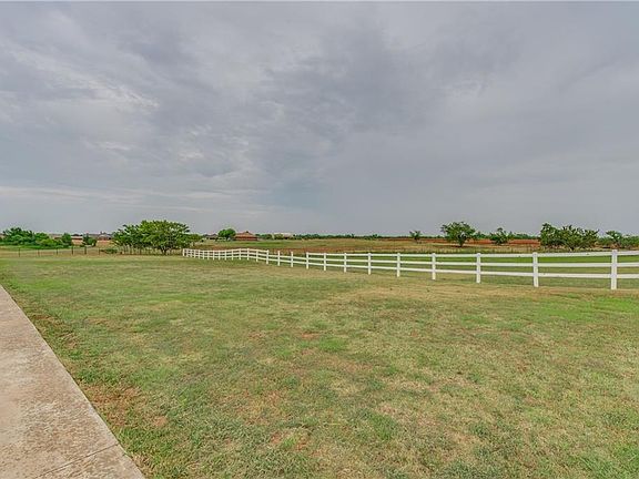 4th image of 7211 High Meadows Ln