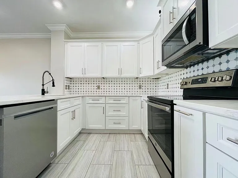 6117 Metrowest Blvd — Photo 7