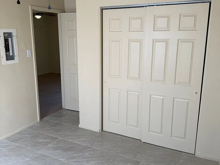 1081 S Avenue A — Photo 9