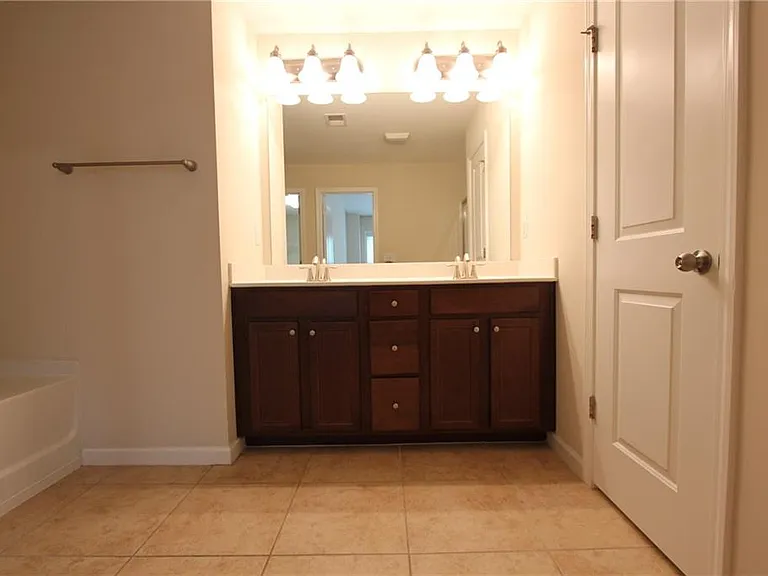 2132 Greencrest Cir — Photo 30