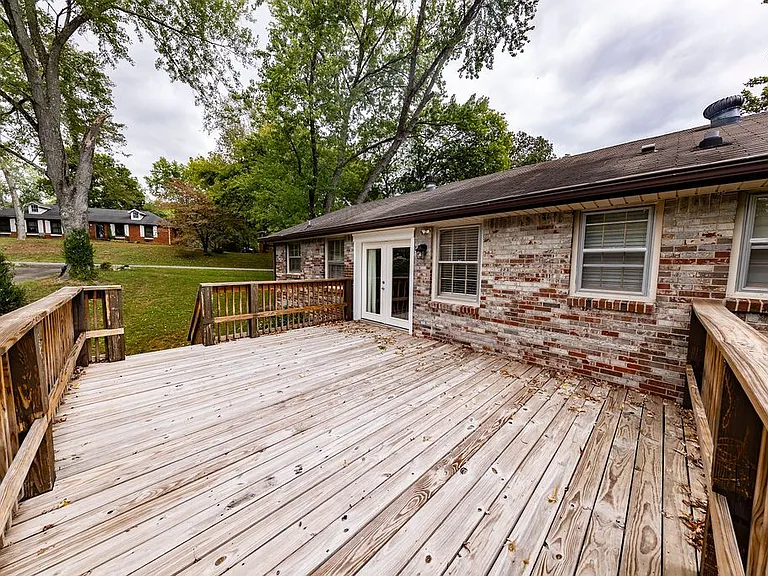 205 Lady Marion Dr — Photo 26