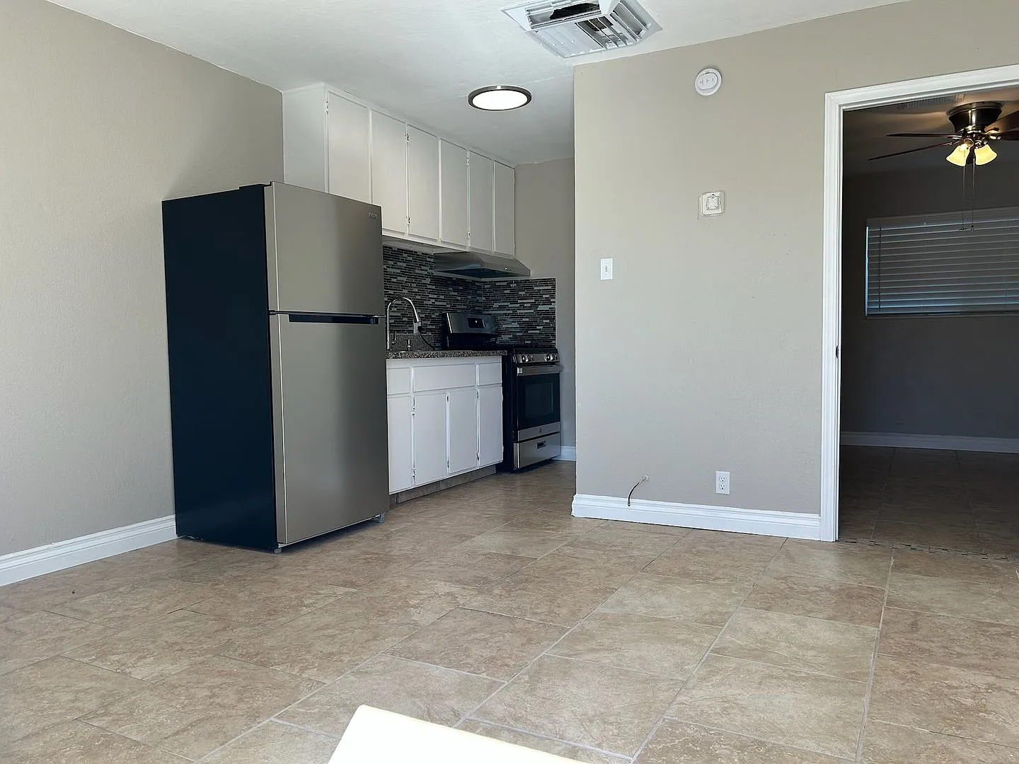 512 W. Atkins Ave — Photo 4