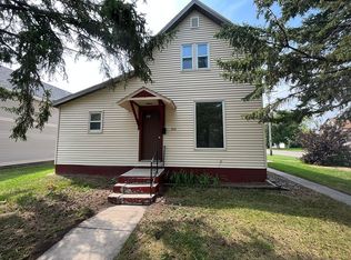 204 5th Ave S, Crookston, MN 56716