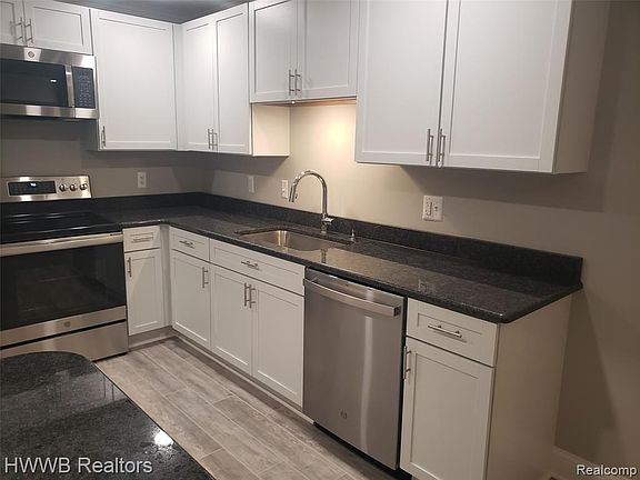 5th image of 1111 N Old Woodward Ave Unit 27