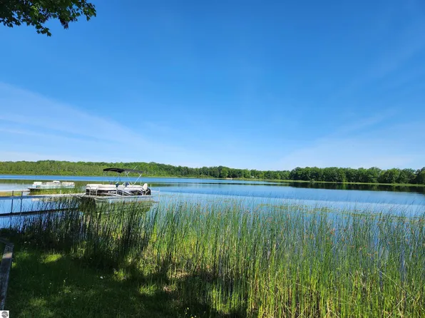 3427 Deerfield Ln, Lupton, MI 48635