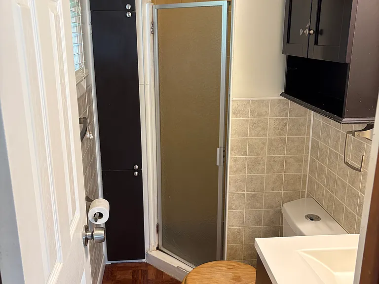 1140 Eastwood Dr — Photo 3