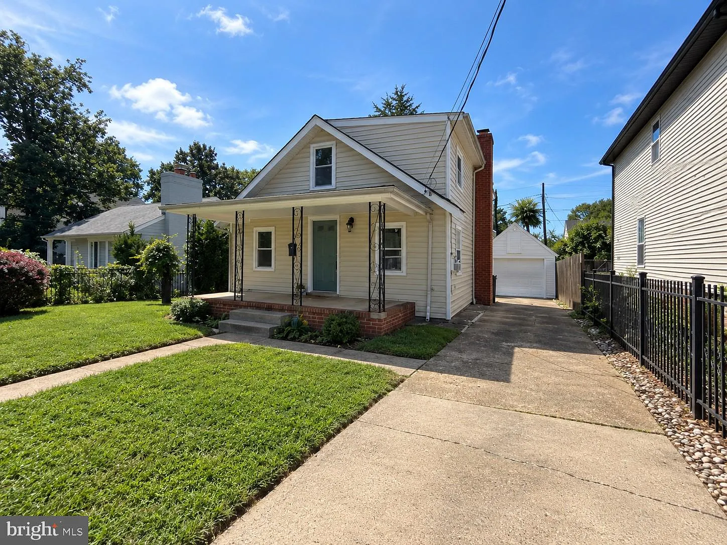 4 bed, 2.0 bath, 1579 sqft, $3,800 — Photo 2